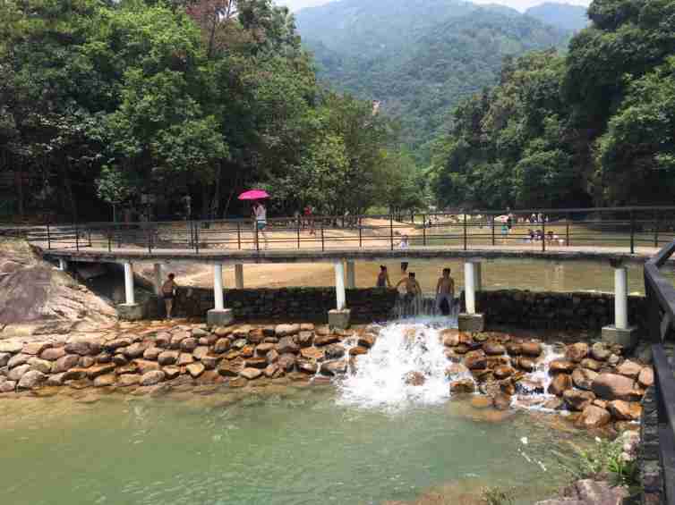 相信自驾旅游是每个人的梦想和向往,以下给大家介绍10条广东最适合