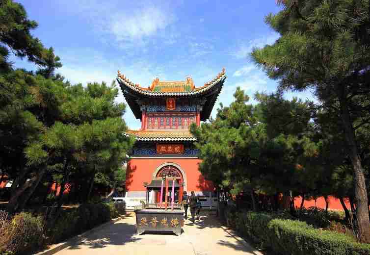 调兵山市是全国卫生城市国家园林城市,境内值得一去的旅游景点有调兵